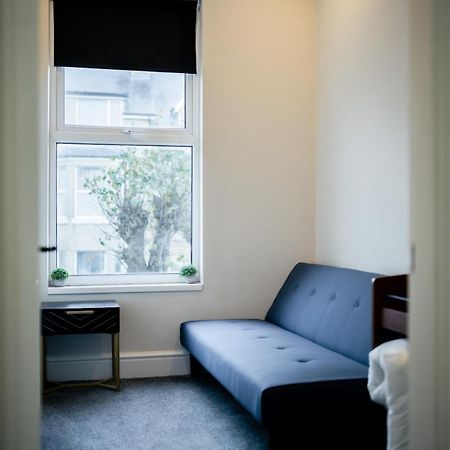 Modern 5 Bedroom Terraced Luxurious House 콜윈베이 외부 사진