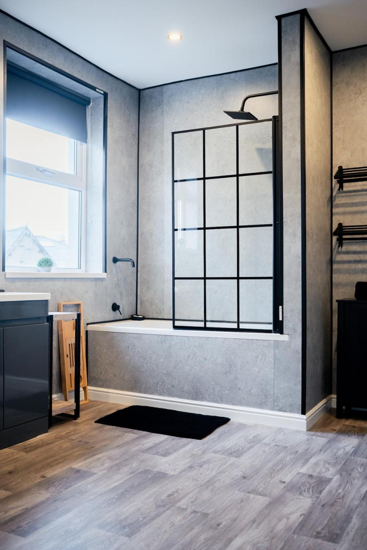Modern 5 Bedroom Terraced Luxurious House 콜윈베이 외부 사진
