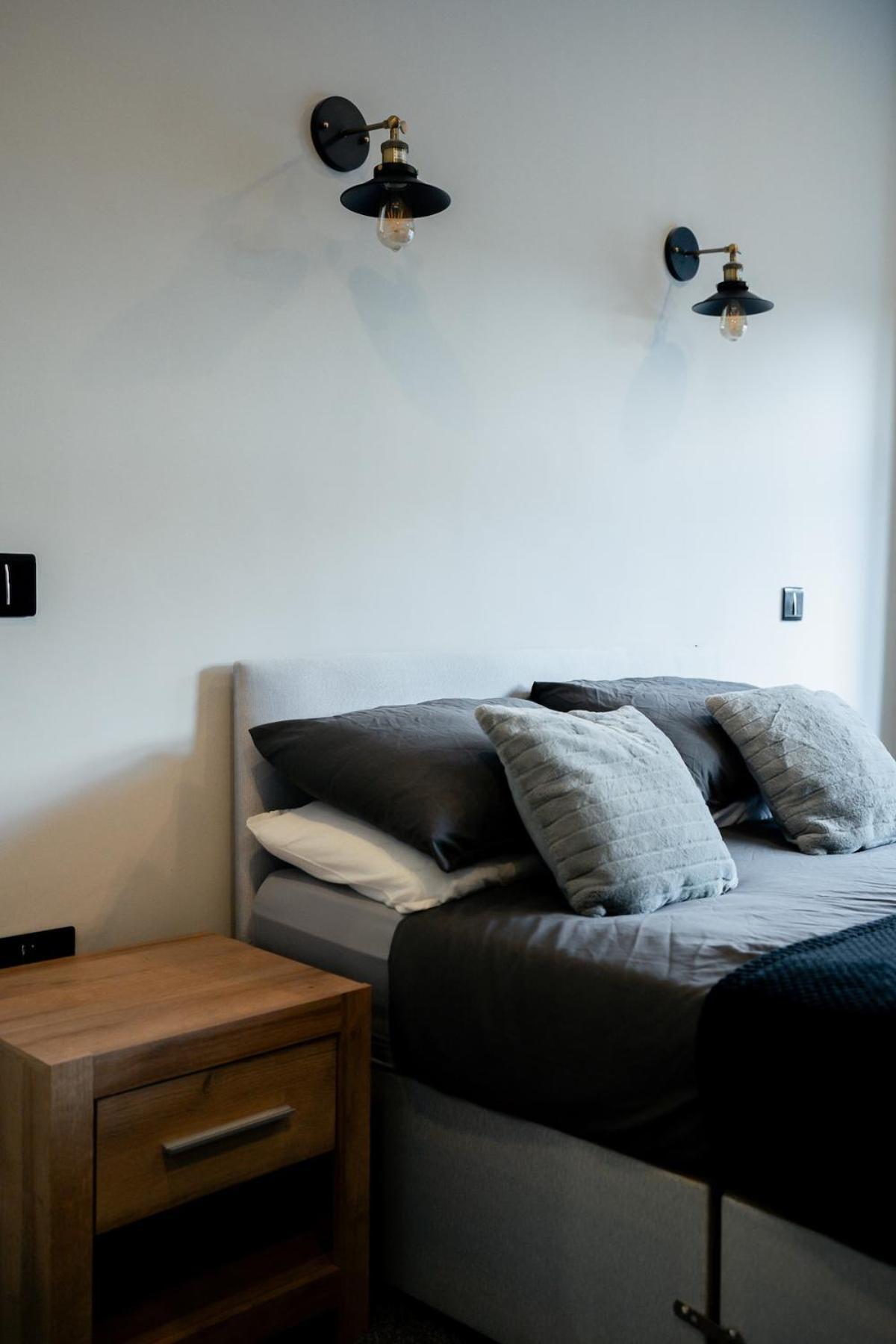 Modern 5 Bedroom Terraced Luxurious House 콜윈베이 외부 사진