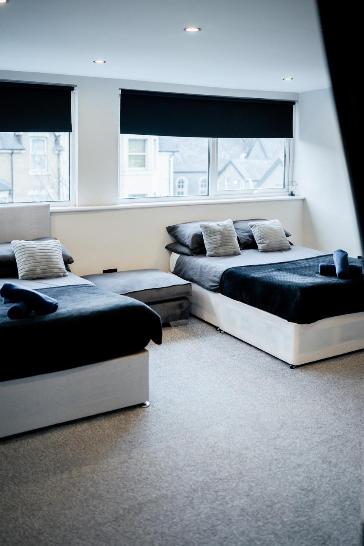 Modern 5 Bedroom Terraced Luxurious House 콜윈베이 외부 사진