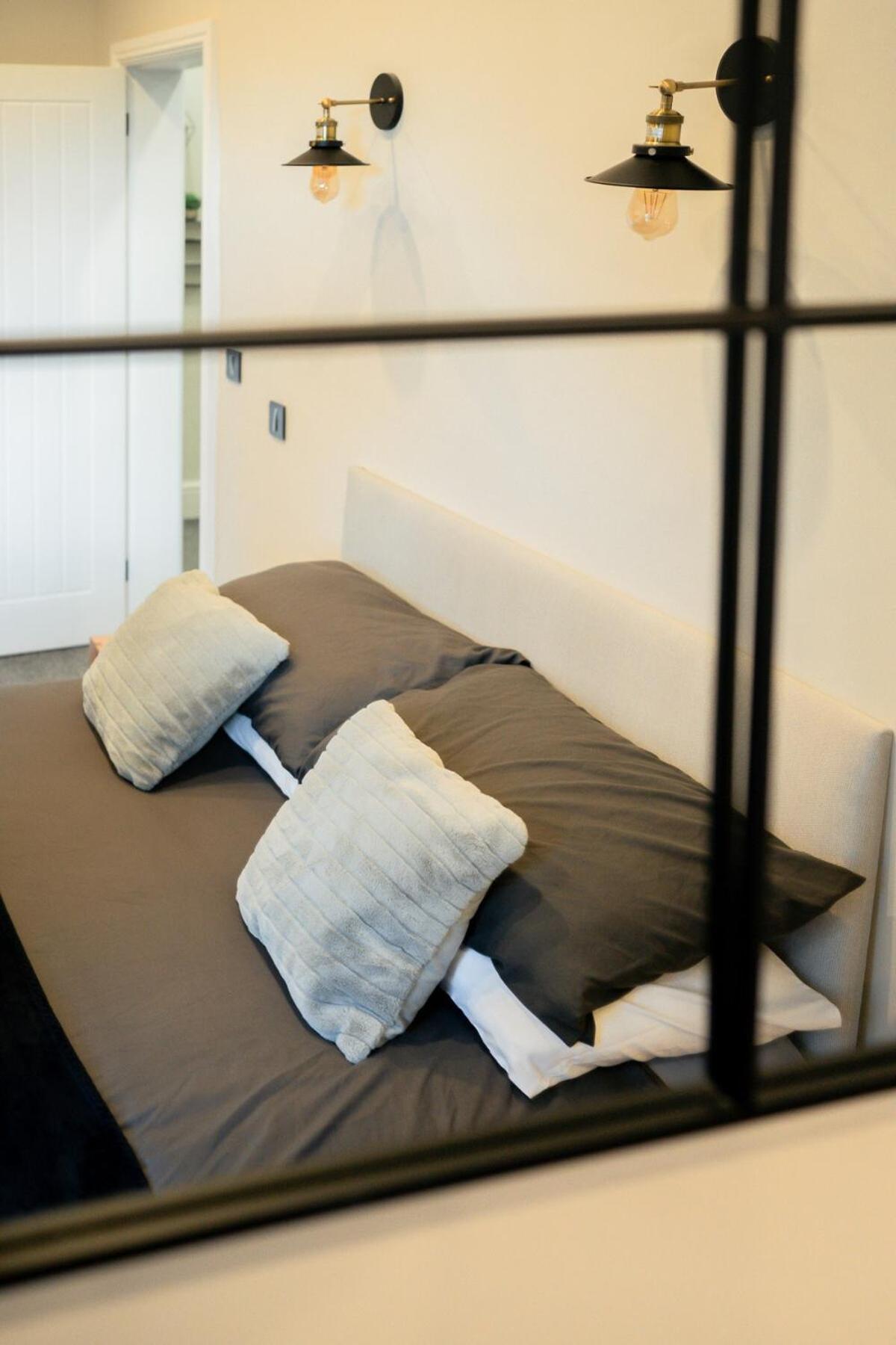 Modern 5 Bedroom Terraced Luxurious House 콜윈베이 외부 사진