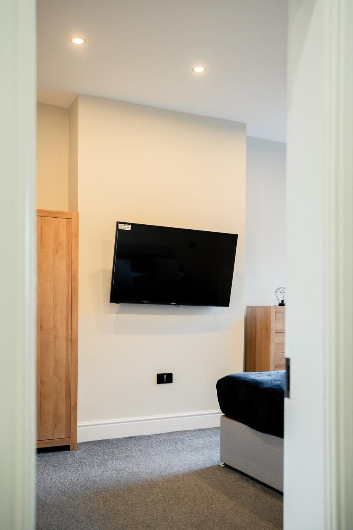 Modern 5 Bedroom Terraced Luxurious House 콜윈베이 외부 사진