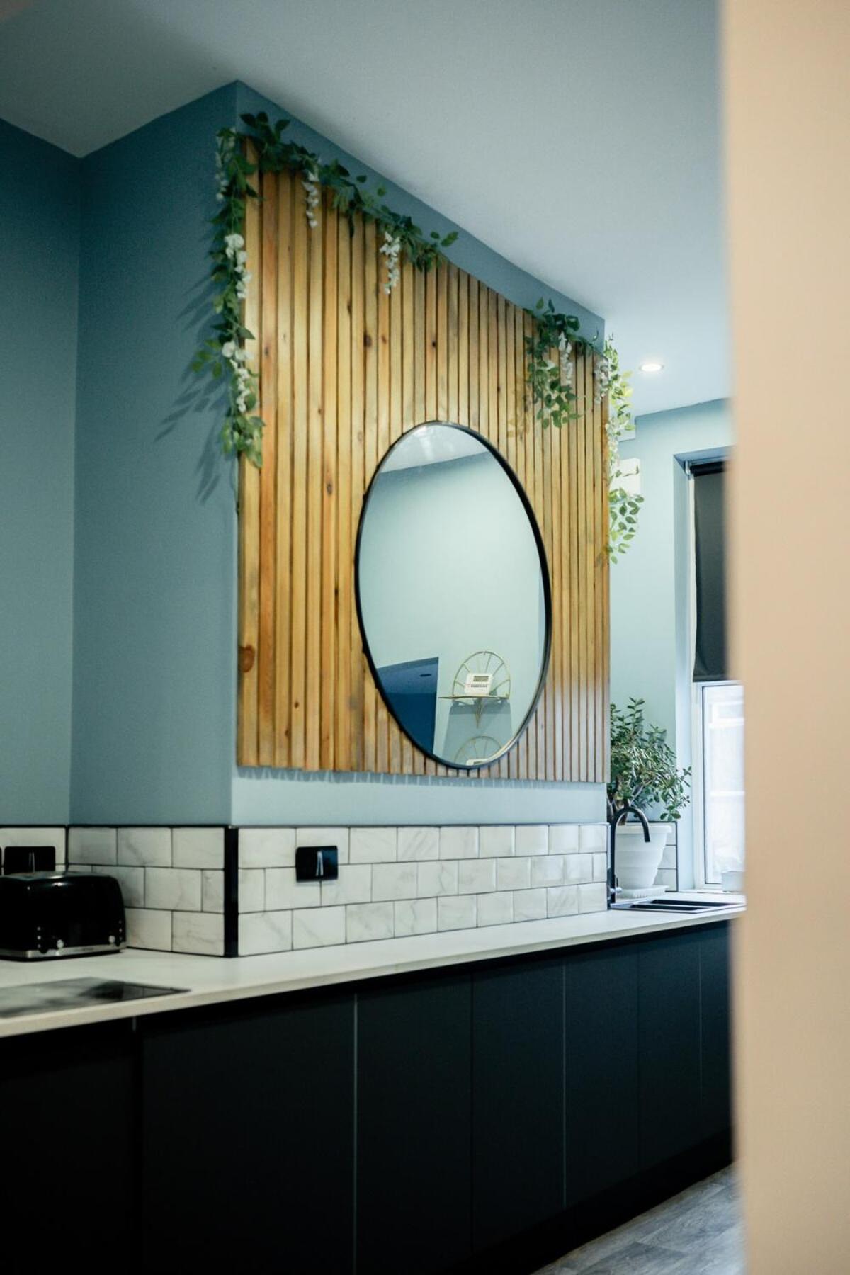 Modern 5 Bedroom Terraced Luxurious House 콜윈베이 외부 사진