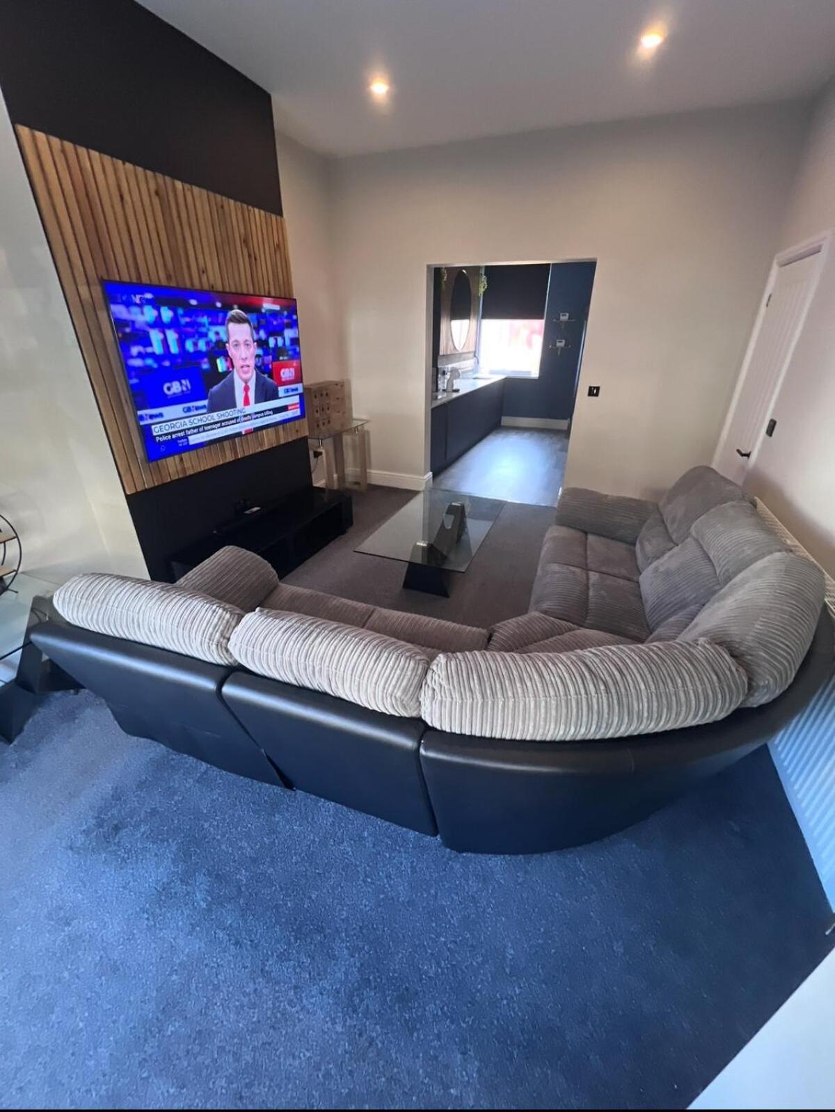 Modern 5 Bedroom Terraced Luxurious House 콜윈베이 외부 사진